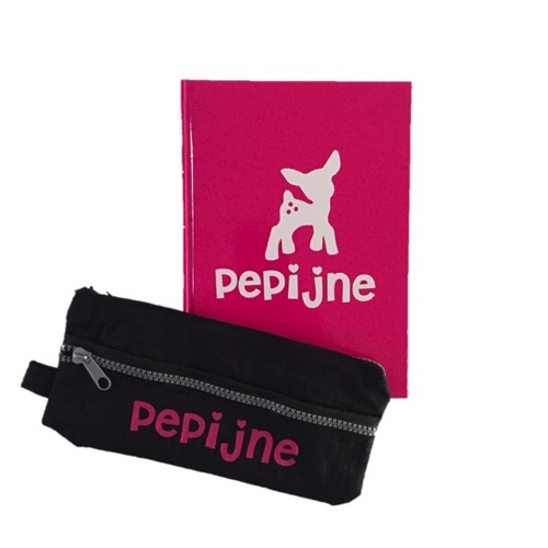 Notitieboekje en etui met naam