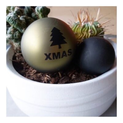 Stickers op kerstbal