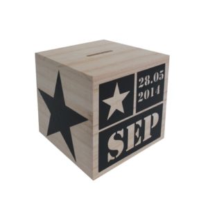 Houten spaarpot met naam, spaarpot met naam, spaarpot met naam hout, gepersonaliseerd kraamcadeautje