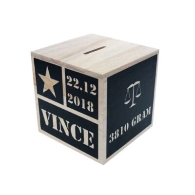 Houten spaarpot met naam, spaarpot met naam, spaarpot met naam hout, gepersonaliseerd kraamcadeautje