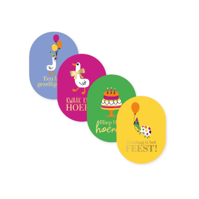 Cadeaustickers voor een verjaardag met feestende dieren