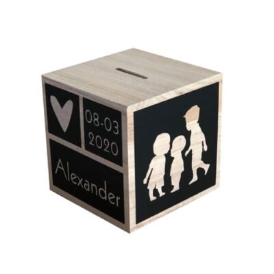 Houten spaarpot met naam, spaarpot met naam, spaarpot met naam hout, gepersonaliseerd kraamcadeautje