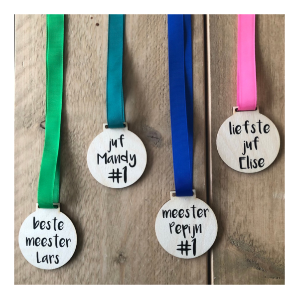 cadeautje meester, medaille, cadeautje einde schooljaar
