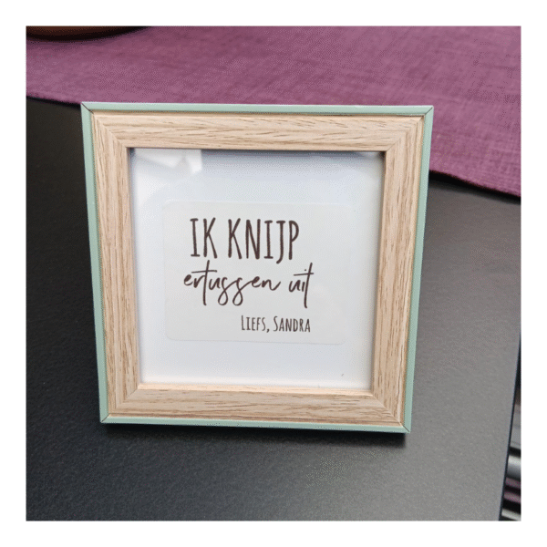 Traktatie Ik knijp ertussen uit, sticker Ik knijp ertussen uit