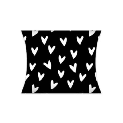 Zwart cadeaudoosje met witte hartjes, ideaal voor het inpakken van je kleine cadeautjes