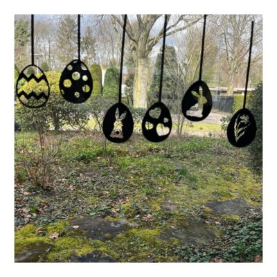 Raamstickers voor Pasen met paaseieren, haasjes, vogeltjes en bloemetjes.