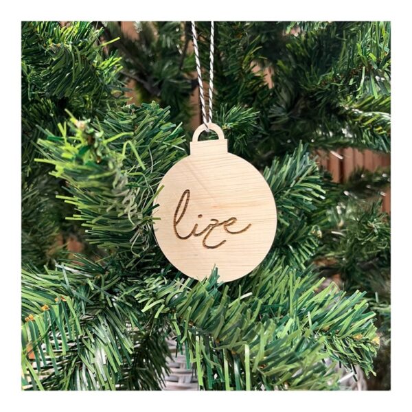 kerstbal met naam, houten kerstbal met naam