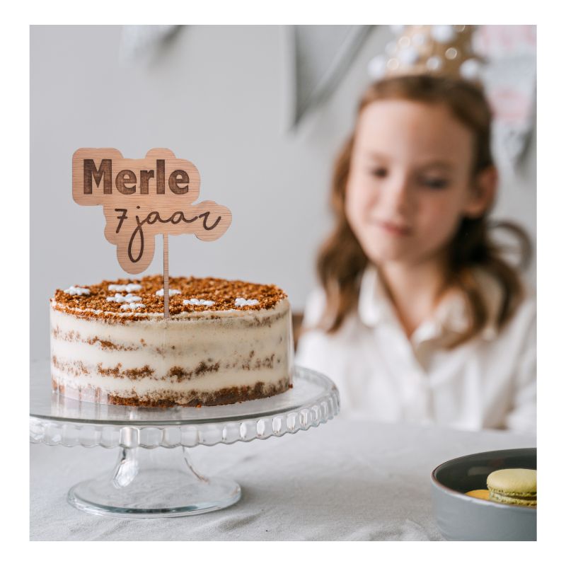 Houten gepersonaliseerde taarttopper voor verjaardagstaart, leuke decoratie voor ieder feestje