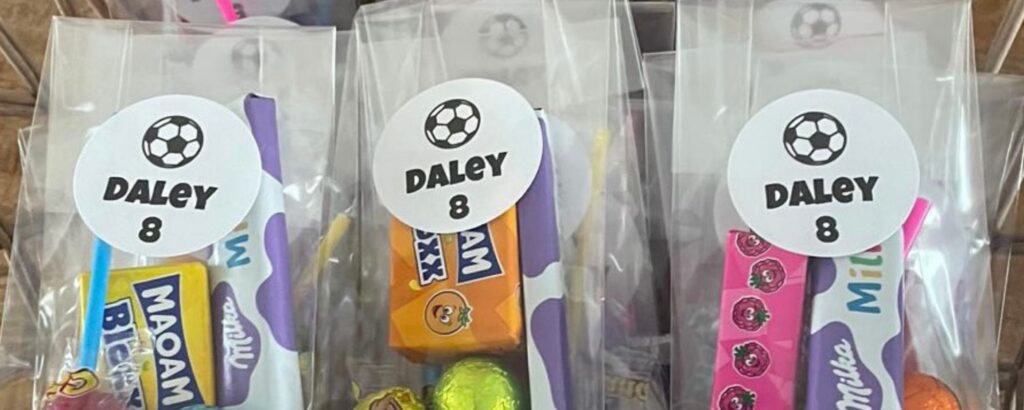 traktatie voetbal, sticker voetbal traktatie